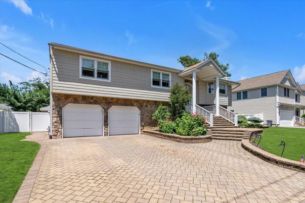 Attached, Exterior, Facade, Raised Ranch