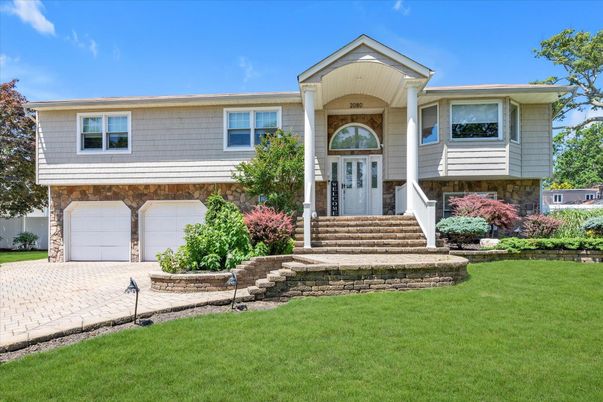 Attached, Exterior, Facade, Raised Ranch