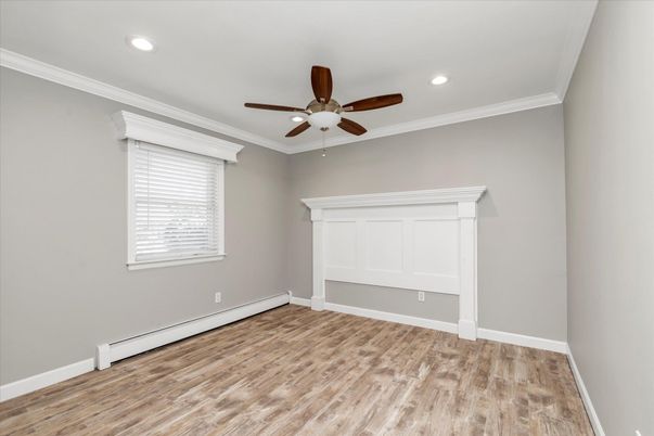 Empty room, Interior, Recessed Lighting, Wood Texture Flooring