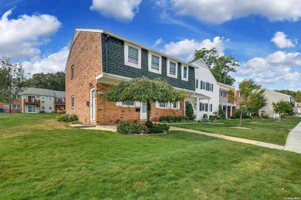 Attached, Exterior, Facade, Brick Facade, Rowhouse