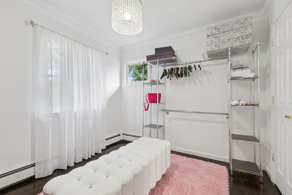 Interior, Walk-in Closets, Wood Texture Flooring