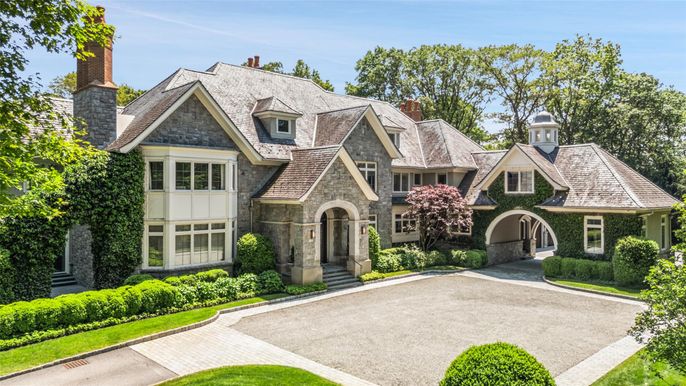 Exterior, Facade, Tudor Revival