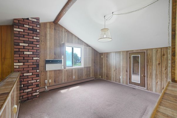 Empty room, Interior, Pendant Lights, Wooden Beams, Wooden Walls