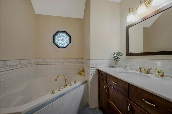 Bathroom, Dual Sink Vanities, Interior