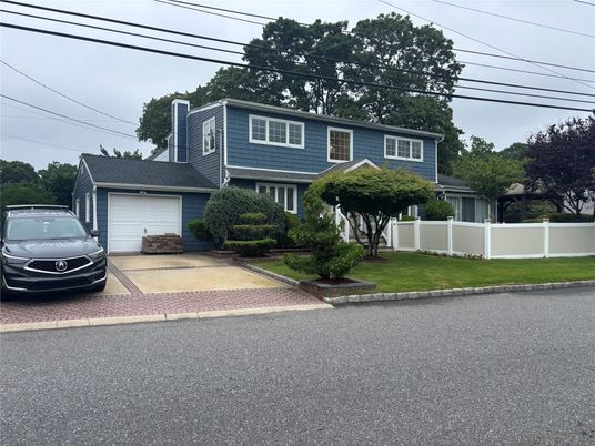 Attached, Exterior, Facade, Cape Cod