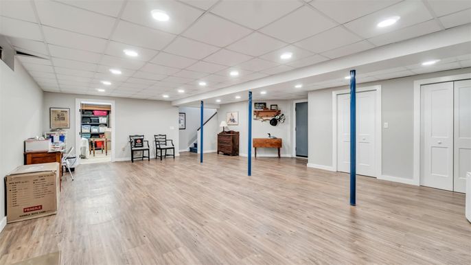 Interior, Recessed Lighting, Wood Texture Flooring