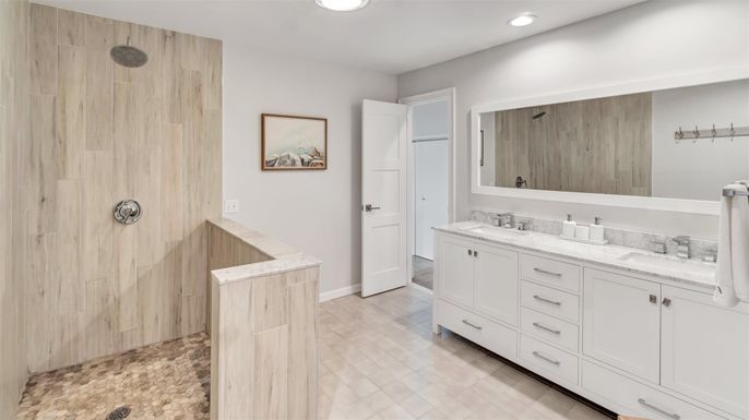 Bathroom, Dual Sink Vanities, Interior, Recessed Lighting