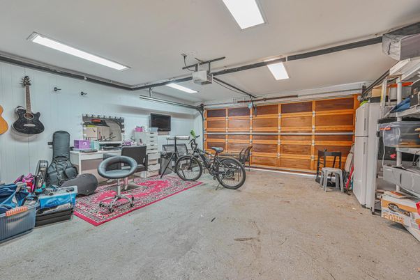 Garage, Interior