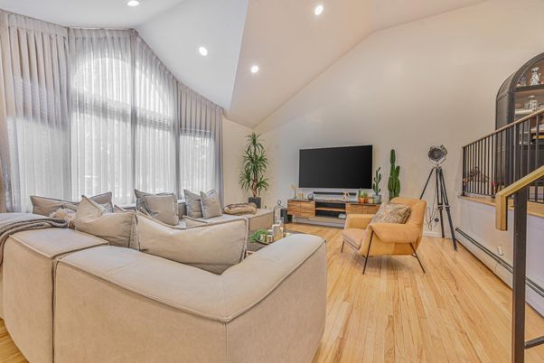 Interior, Living room, Recessed Lighting, Wood Texture Flooring
