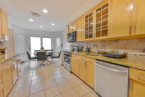 Dining room, Interior, Kitchen, Recessed Lighting
