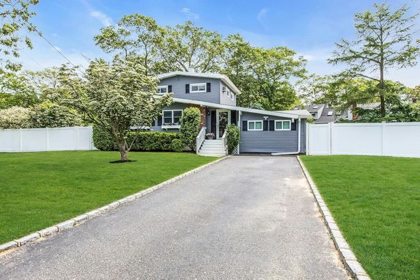 Backyard, Exterior, Facade, Split Level