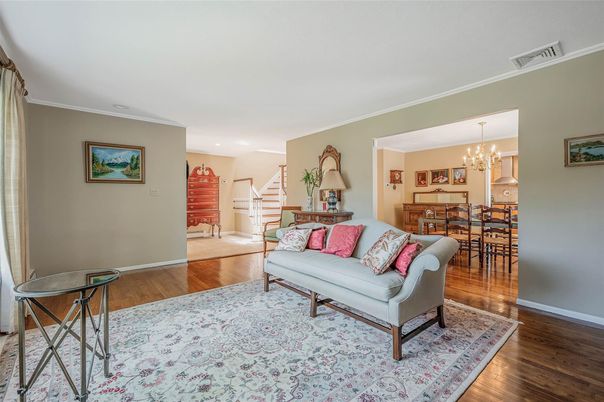 Chandelier, Dining room, Interior, Recessed Lighting, Wood Texture Flooring