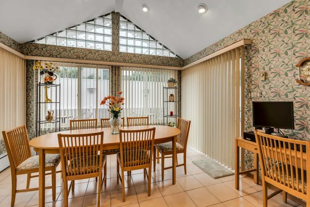 Dining room, Interior, Recessed Lighting
