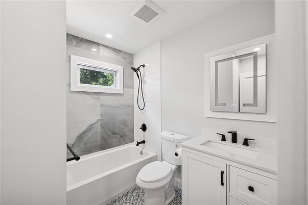 Bathroom, Interior, Recessed Lighting