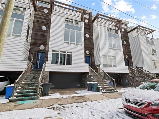 Attached, Exterior, Facade, Rowhouse