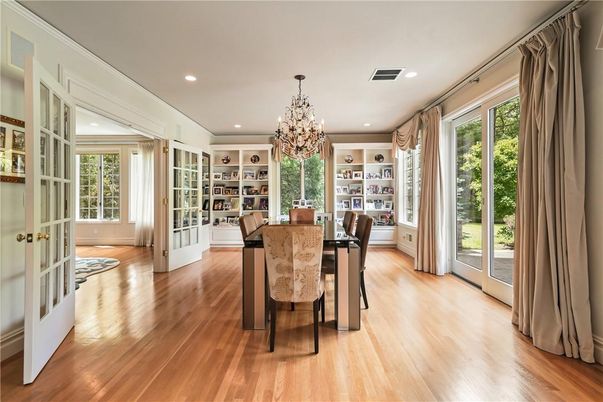 Chandelier, Dining room, Interior, Recessed Lighting, Wood Texture Flooring