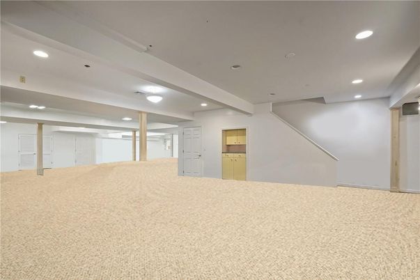 Empty room, Interior, Recessed Lighting