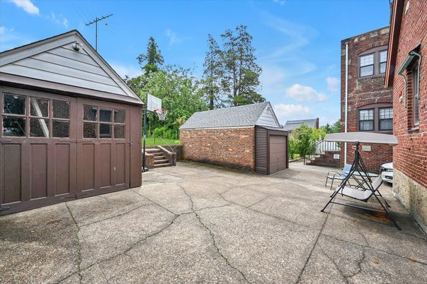 Detached Garage, Exterior
