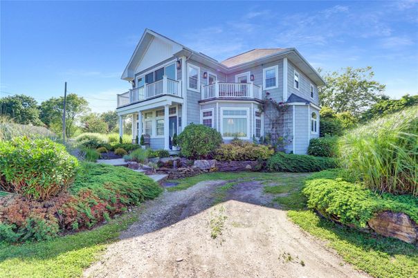 Exterior, Facade, Brick Facade, Queen Anne Victorian