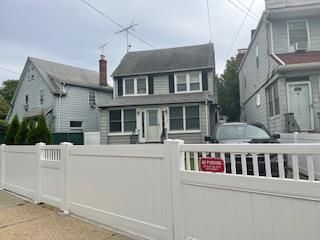 Exterior, Facade, American Foursquare