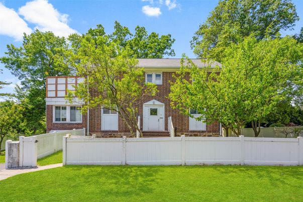 Backyard, Exterior, Facade, Brick Facade, Georgian