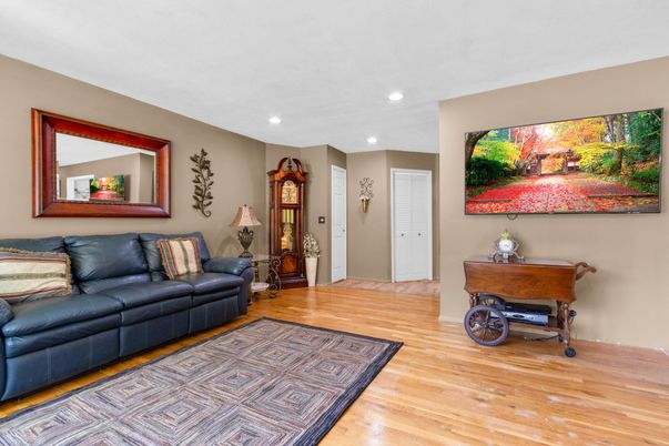 Interior, Recessed Lighting, Wood Texture Flooring
