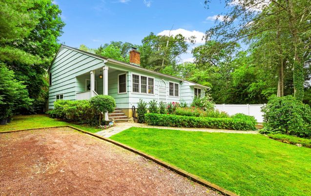 Backyard, Exterior, Facade, Split Level
