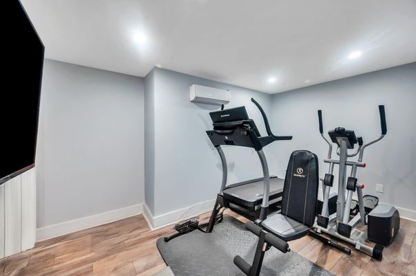 Fitness Equipment, Interior, Recessed Lighting, Wood Texture Flooring