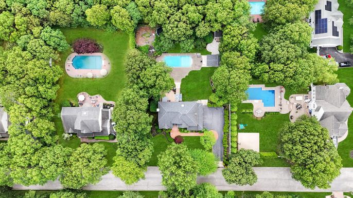 Exterior, Drone