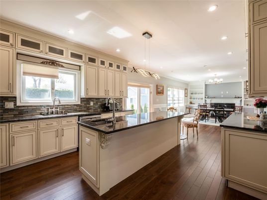 Chandelier, Dining room, Interior, Kitchen, Pendant Lights, Recessed Lighting, Wood Texture Flooring