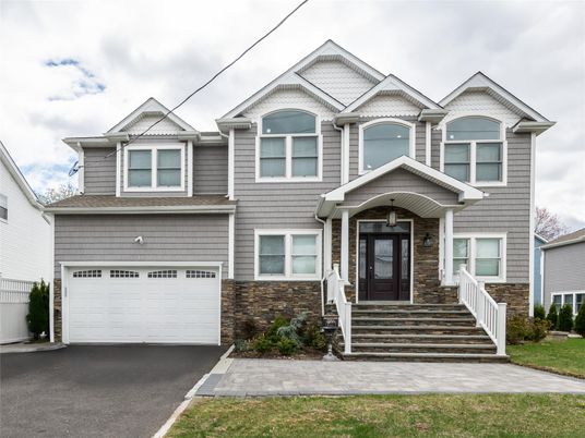 Attached, Exterior, Facade, Rowhouse