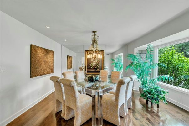 Chandelier, Dining room, Interior, Recessed Lighting, Wood Texture Flooring