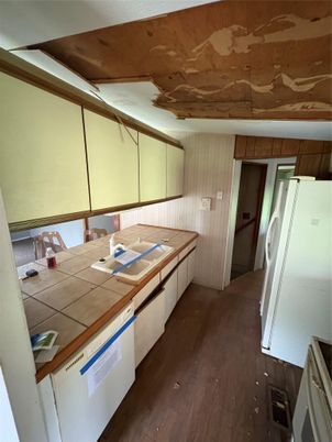 Interior, Washer, Wood Texture Flooring