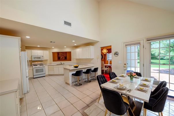 Dining room, Interior, Kitchen, Recessed Lighting, Stainless Steel Appliances