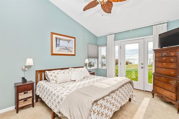 Bedroom, Interior, Water