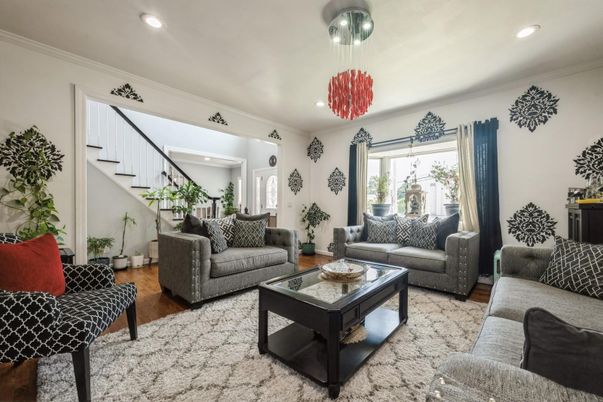 Interior, Living room, Pendant Lights, Recessed Lighting, Wood Texture Flooring