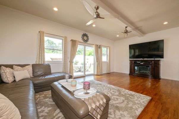 Interior, Living room, Recessed Lighting, Wood Texture Flooring