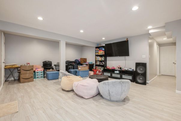 Interior, Recessed Lighting, Wood Texture Flooring