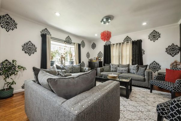 Interior, Living room, Pendant Lights, Recessed Lighting, Wood Texture Flooring