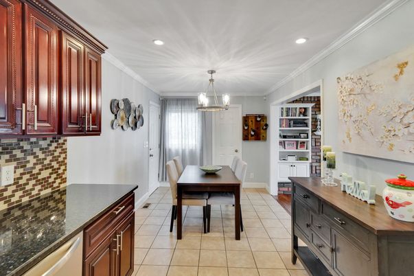 Dining room, Interior, Pendant Lights, Recessed Lighting