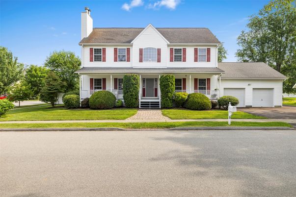 Attached, Exterior, Facade, Farmhouse