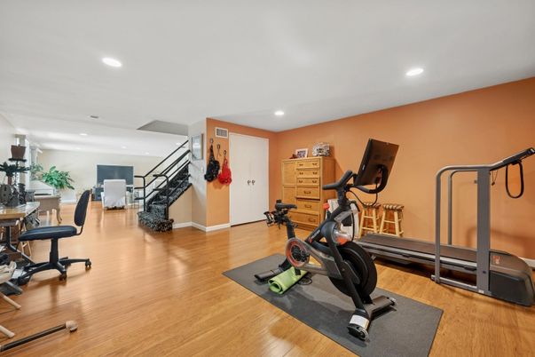 Fitness Equipment, Interior, Recessed Lighting, Wood Texture Flooring