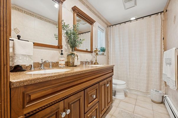Bathroom, Dual Sink Vanities, Interior, Recessed Lighting