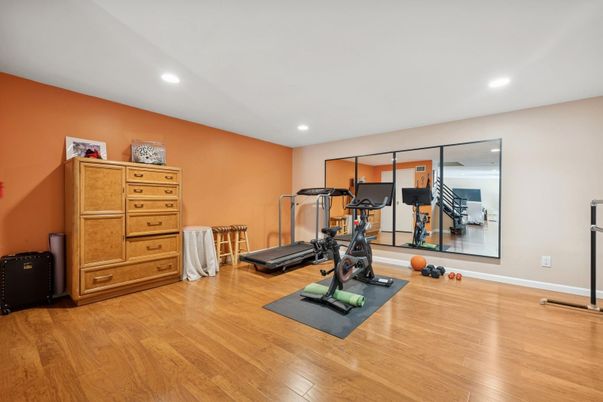 Fitness Equipment, Interior, Recessed Lighting, Wood Texture Flooring