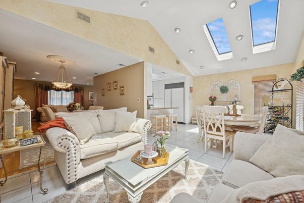 Dining room, Interior, Living room, Pendant Lights, Recessed Lighting