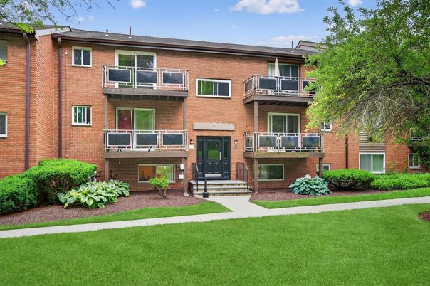 Exterior, Facade, Brick Facade, Rowhouse
