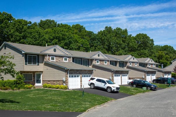 Attached, Exterior, Facade, Raised Ranch