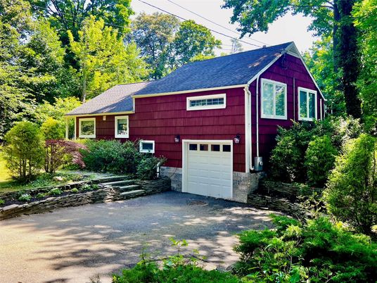 Attached, Exterior, Facade, Cape Cod