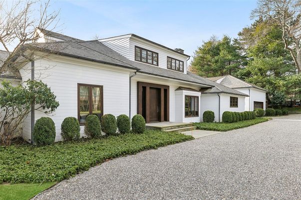 Exterior, Facade, Farmhouse