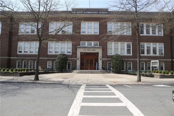 Exterior, Facade, Brick Facade, Rowhouse